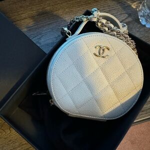 Chanel Handle Round Vanity Card Case - like new condition! Never used.